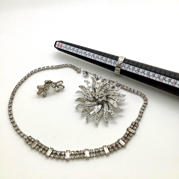 Vintage clear Baguette rhinestone jewelry lot - Picture 13 of 17